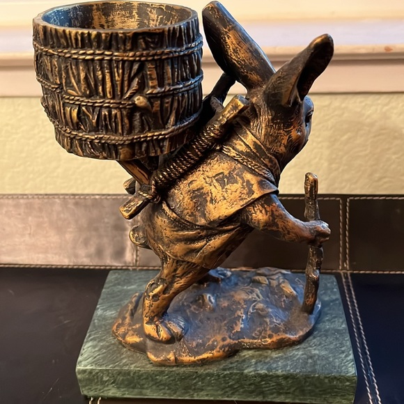 Bunny statue - Picture 5 of 8